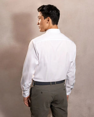 Camisa Performance blanca antiarrugas para hombre marca DANTE tallaje regular fit foto espalda