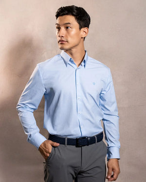 Camisa Performance cuadros azul claro antiarrugas para hombre marca DANTE tallaje regular fit foto modelo