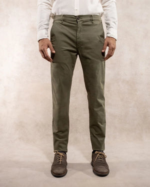 Model photo of men's light green stretch chino pants by DANTE.