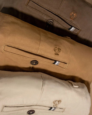 Pantalón Elástico Camel para hombre marca DANTE tallaje regular fit foto pants clsoe