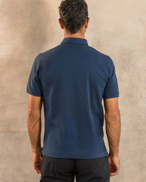 Polo Antimanchas Azul Navy para hombre marca DANTE tallaje regular fit foto espaldas