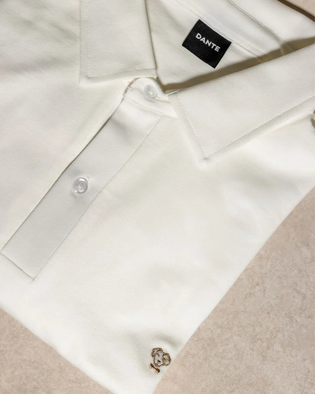 Polo Antimanchas Cuello Rígido Ivory marca DANTE tallaje regular fit foto prenda