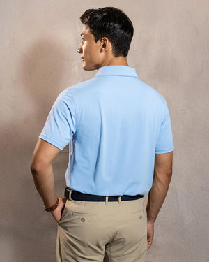Polo Performance Antiarrugas Celeste para hombre marca DANTE tallaje regular fit foto espaldas