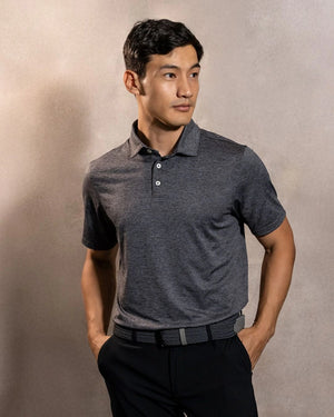 Polo Performance Antiarrugas Gris Jaspe para hombre marca DANTE tallaje regular fit foto modelo2