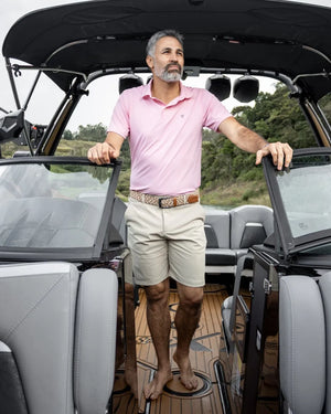 Polo Performance Antiarrugas Peach para hombre marca DANTE tallaje regular fit foto lifestyle