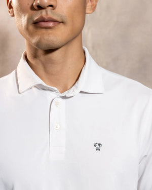 Polo Performance Antiarrugas blanca para hombre marca DANTE tallaje regular fit foto logo
