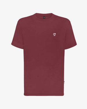 Camiseta Performance Vinotinto antiarrugas para hombre marca DANTE tallaje regular fit foto mockup