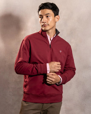 Halfzip Antimanchas Vinotinto  para hombre marca DANTE tallaje regular fit foto modelo 2