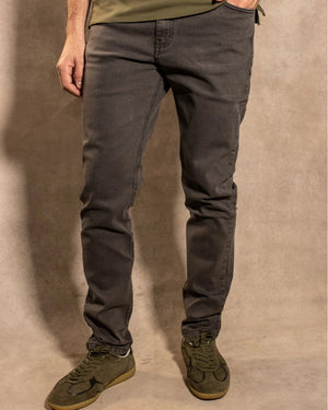 Jean Elástico Gris Oscuro para hombre marca DANTE ajustado foto modelo