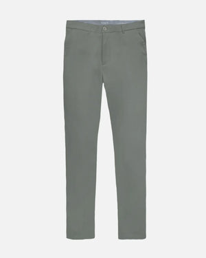 Pantalón performance antimanchas Dark Green para hombre marca dante tallaje regular fit foto mockup
