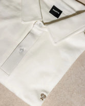 Polo Antimanchas Cuello Rígido Ivory marca DANTE tallaje regular fit foto prenda